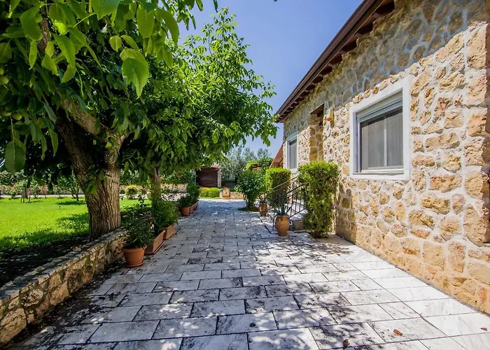 Луксозна вила Kasta